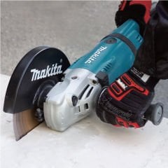 Makita GA7030 2400 W Büyük Taşlama